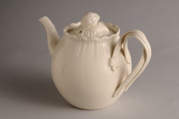 Hartley Greens Leeds Pottery Shell Edge Teapot-0