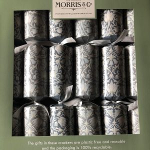 william morris lodden christmas crackers