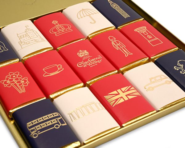 Charbonnel et Walker Union Jack Keepsake Tin with Milk Chocolate Bars - Image 3
